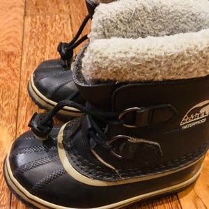Sorel waterproof boots toddler size US 10
